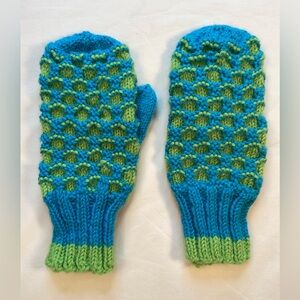 NWOT Handknit Wool‎ Mittens Handmade Blue and Green, never worn. Crispy pattern!